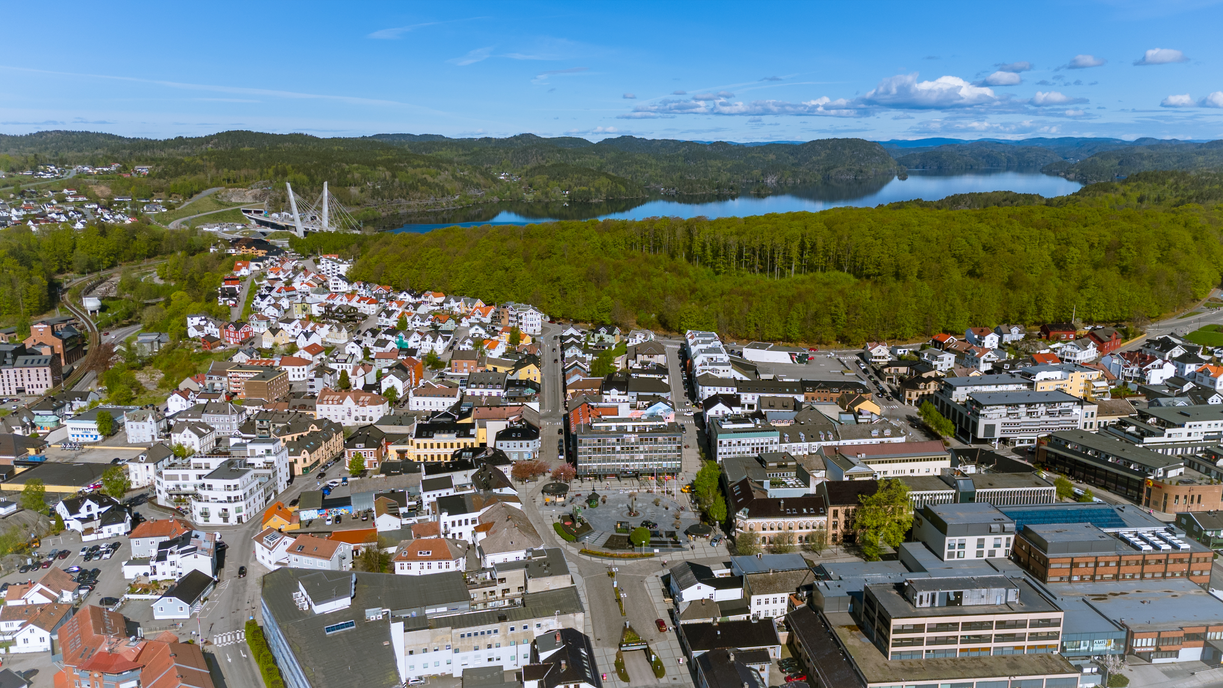 Larvik Sentrum, Torget Og Farrisvannet