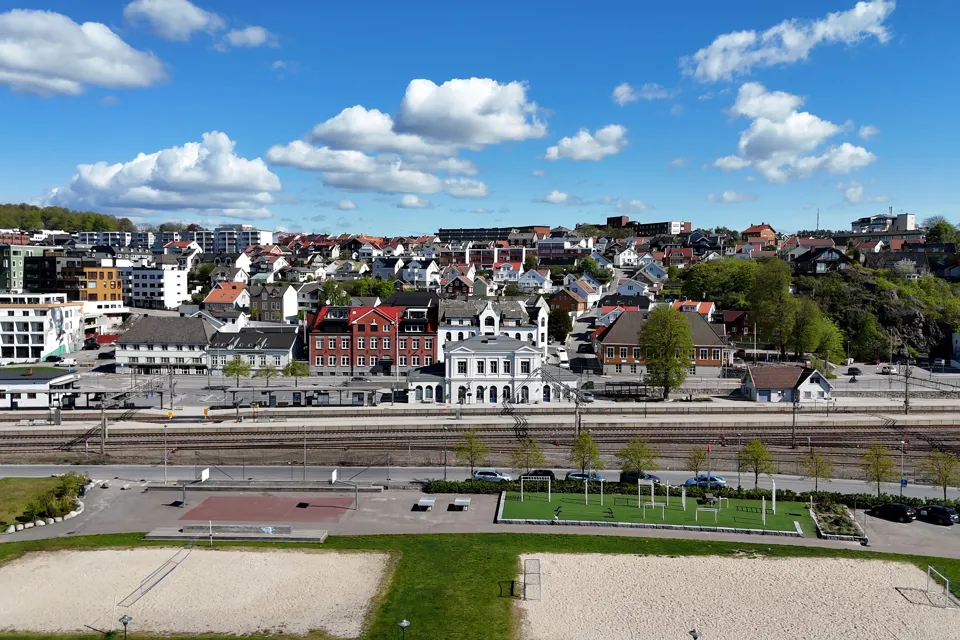 Indre Havn, Togstasjon Og Larvik Sentrum